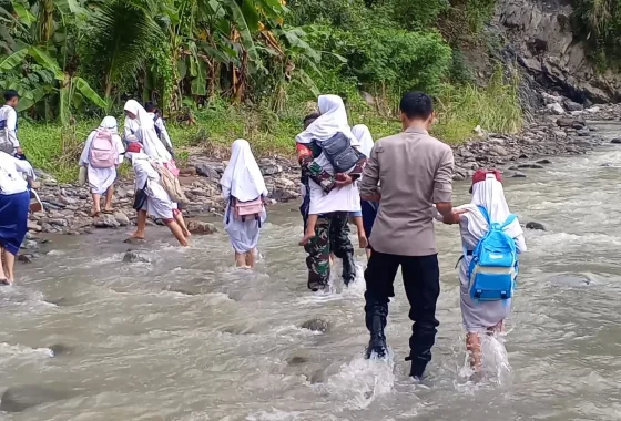 Sempat Viral Pelajar SD Terpencil di Sulteng Berenang ke Sekolah, Kini Jembatan Dibangun – prabowosubianto.com