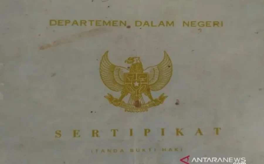 Sertifikat tanah itu akhirnya kembali kepada Mbah Tupon [titlebase] – Kemenangan Panjang yang Dinanti Warga