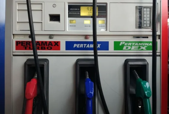 Siap-siap, Menteri Bahlil beri kode harga Pertamax Cs dan Dexlite Cs bakal lepas landas [titlebase] – Apa Dampaknya untuk Konsumen?