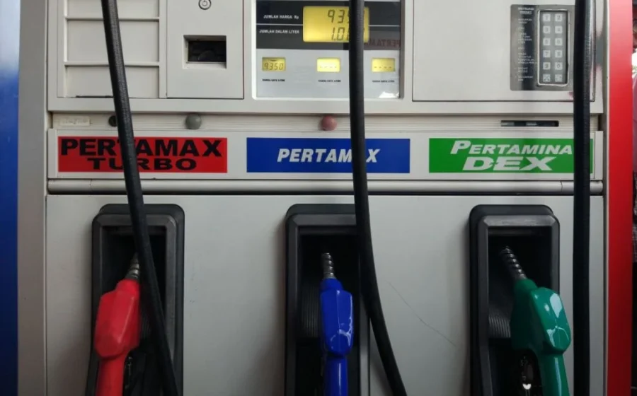 Siap-siap, Menteri Bahlil beri kode harga Pertamax Cs dan Dexlite Cs bakal lepas landas [titlebase] – Apa Dampaknya untuk Konsumen?