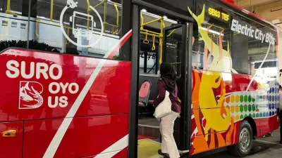 Subuh Surabaya Luncurkan Bus Listrik Pagi Hari, Solusi Mobilitas Awal Hari