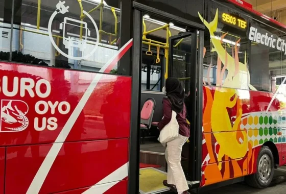 Subuh Surabaya Luncurkan Bus Listrik Pagi Hari, Solusi Mobilitas Awal Hari