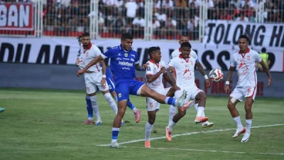 Super League: Gol penalti bawa Malut United curi poin di markas Arema [titlebase] – Drama Menegangkan di Stadion Kanjuruhan