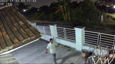Terekam CCTV, Aksi Pencuri Pakaian Dalam Dini Hari di Telaga Bandung Lamongan Viral – Bangsaonline.com