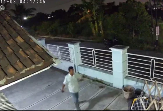 Terekam CCTV, Aksi Pencuri Pakaian Dalam Dini Hari di Telaga Bandung Lamongan Viral – Bangsaonline.com