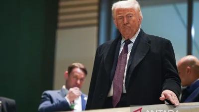 Trump ancam Iran pakai kata makian di medsos, IRGC mengejek: Dia sedang gugup dan bodoh [titlebase] – Kontroversi Memanas di Dunia Politik