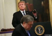 Trump copot Jaksa Agung AS Pam Bondi, apa sebabnya? [titlebase] – Mengungkap Alasan di Balik Kejutan Politik