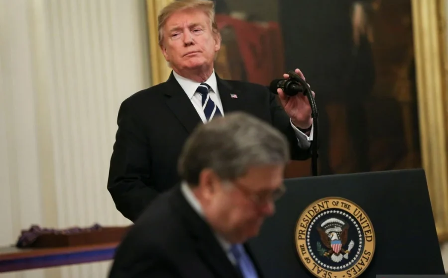 Trump copot Jaksa Agung AS Pam Bondi, apa sebabnya? [titlebase] – Mengungkap Alasan di Balik Kejutan Politik