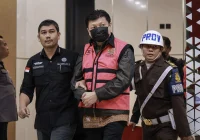 Update kasus PT DSI: Eks direktur jadi tersangka, Dude Herlino akan diperiksa [titlebase] – Semua Fakta Terbaru