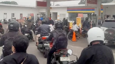 Video BBM Oplosan Viral, Disperindag Imbau Warga Beli di SPBU Resmi – Siwalima: Apa yang Perlu Anda Ketahui