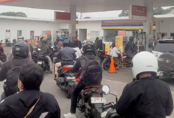 Video BBM Oplosan Viral, Disperindag Imbau Warga Beli di SPBU Resmi – Siwalima: Apa yang Perlu Anda Ketahui