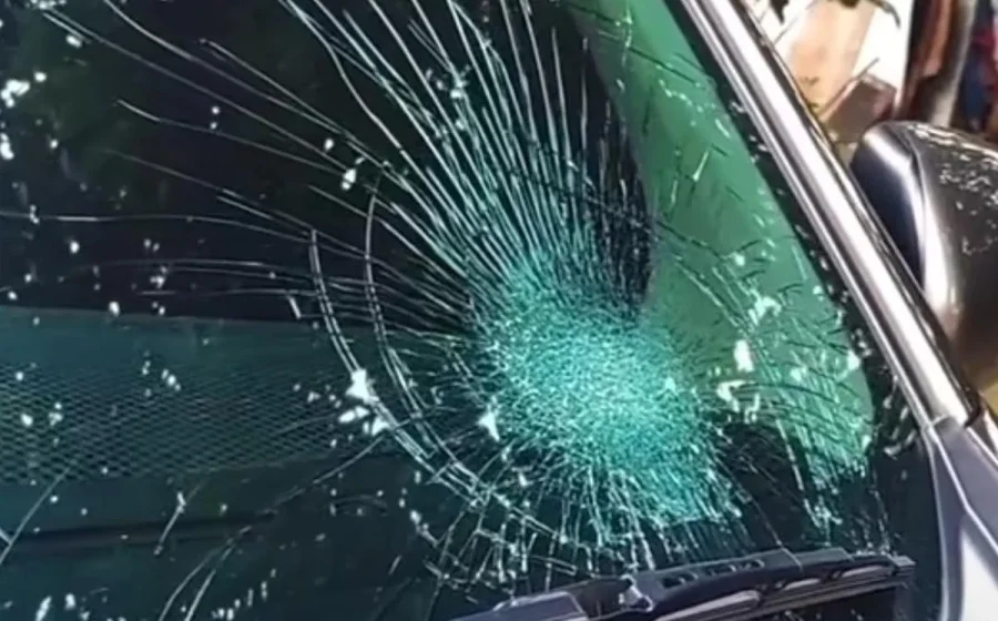 Video Viral Angkot Pecah Kaca Mobil di Jaktim – 20detik – Viralitas Tak Terduga