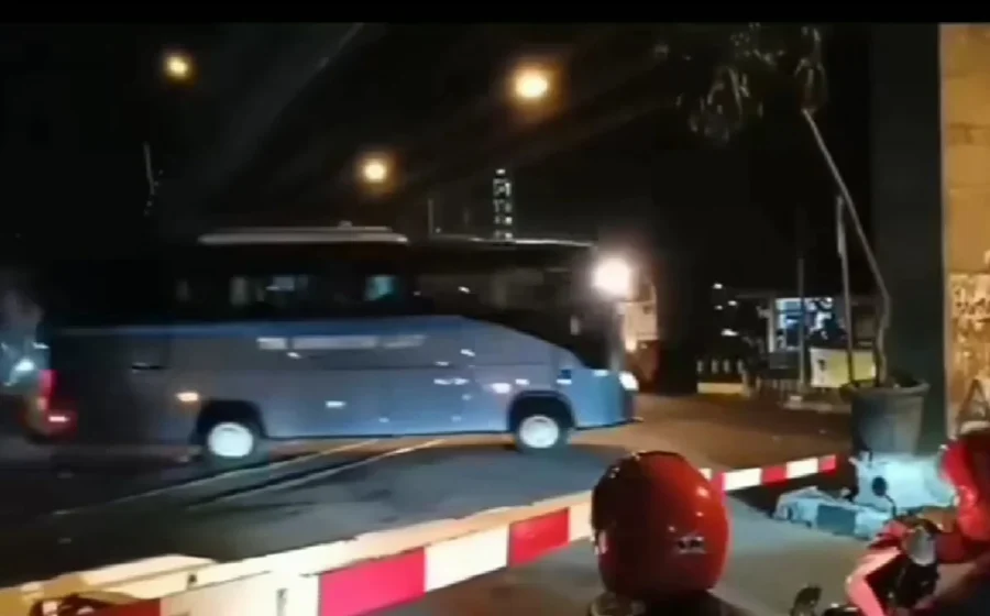 Video Viral Pemalakan di Perlintasan Kereta Rancaekek, Kapolsek: Dua Pelaku Sudah Diamankan – Katerciko –