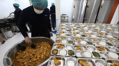 VIRAL BALITA Disebut Terlindas Mobi MBG di Indramayu, Pemilik SPPG Beri Klarifikasi – Tribun Video