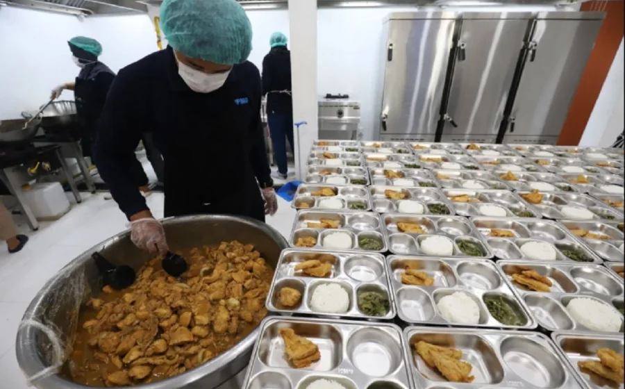 VIRAL BALITA Disebut Terlindas Mobi MBG di Indramayu, Pemilik SPPG Beri Klarifikasi – Tribun Video