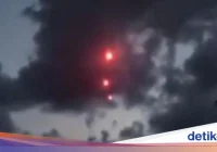 Viral Cahaya Misterius di Langit Lampung, Diduga Sampah Roket China – Liputan6.com: Analisis Lengkap