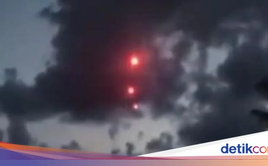 Viral Cahaya Misterius di Langit Lampung, Diduga Sampah Roket China – Liputan6.com: Analisis Lengkap
