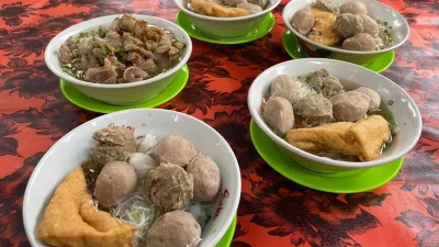 Viral di Medsos, Penjual Bakso di Medan Ini Disebut Mirip Rizky Febian – detikcom: Fenomena Lucu yang Bikin Netizen Terkekeh