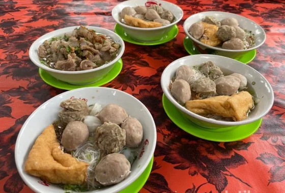 Viral di Medsos, Penjual Bakso di Medan Ini Disebut Mirip Rizky Febian – detikcom: Fenomena Lucu yang Bikin Netizen Terkekeh