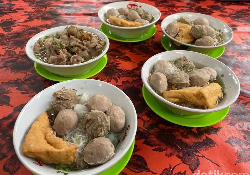 Viral di Medsos, Penjual Bakso di Medan Ini Disebut Mirip Rizky Febian – detikcom: Fenomena Lucu yang Bikin Netizen Terkekeh