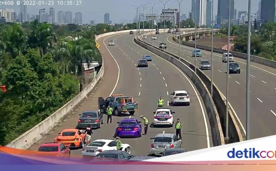 Viral di Tikungan Sitinjau Lauik, Arteria Dahlan Ikut Rombongan Berhenti Demi Foto – Hasanah.id