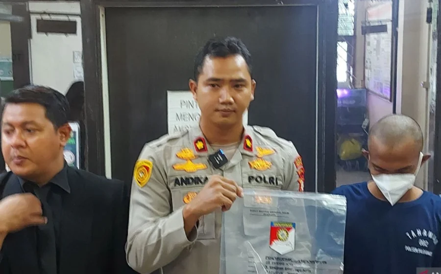 Viral Kades di Lumajang Dikeroyok-Dibacok 10 Orang, Polisi Buru Pelaku – CNN Indonesia