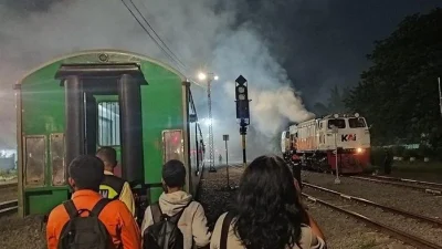 Viral Lokomotif KA di Surabaya Keluarkan Api, KAI Jelaskan Penyebabnya – detikNews: Fakta Lengkap dan Dampaknya