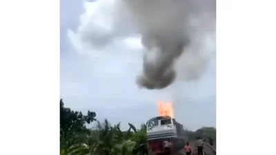 Viral Lokomotif KA Keluarkan Api dan Asap Hitam di Jalan A Yani Surabaya – detikcom: Kejadian, Kronologi, dan Dampaknya