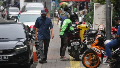 Viral parkir liar Pasar Rebo, warga laporkan bukti AI JAKI [titlebase] – Geger Kota Jakarta