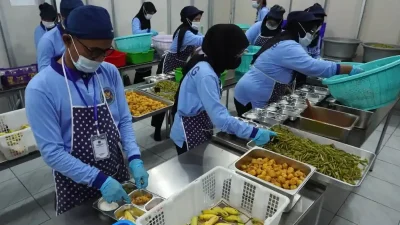 Viral Pegawai SPPG Sumenep Karaoke dan Tabur Uang di Dalam Dapur – murianews.com: Fakta Lengkap dan Reaksi Netizen