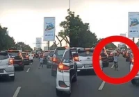 Viral Pemudik Kompak Buka Jalan untuk Ambulans di Tengah Macet di Tasikmalaya – GenPI.co – genpi.co