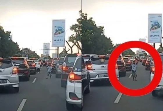 Viral Pemudik Kompak Buka Jalan untuk Ambulans di Tengah Macet di Tasikmalaya – GenPI.co – genpi.co