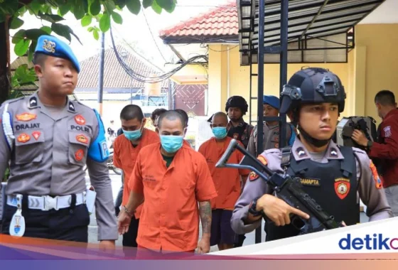 Viral! Pengeroyokan Pemotor oleh Anggota Perguruan Silat di Ngawi, 2 Pelaku Ditangkap – iNews.ID