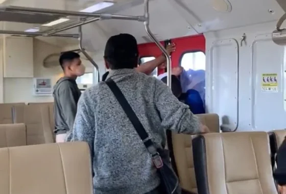 Viral Penumpang Tahan Pintu Whoosh Bikin Perjalanan Kereta Terlambat – detikNews: Apa Penyebabnya dan Dampaknya