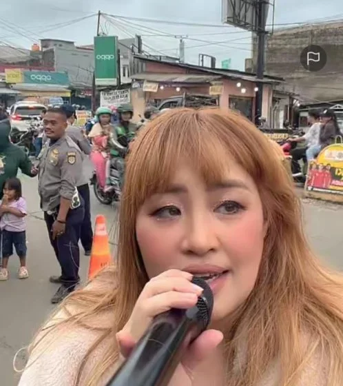 Viral Pinkan Mambo Ngamen Live di TikTok, Berapa Cuan yang Diraup? – BeritaSatu.com: Fakta dan Analisis