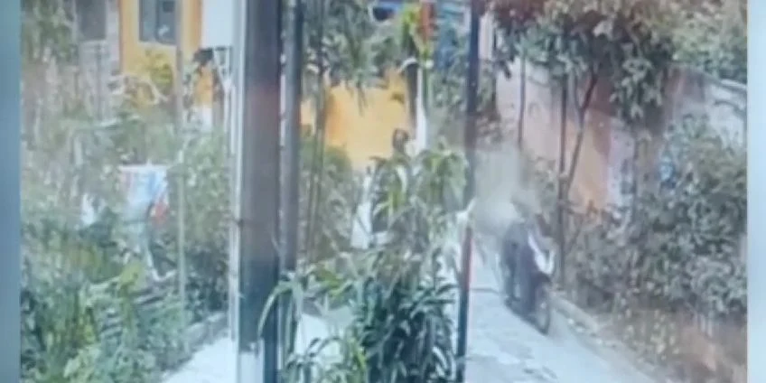 Viral Pria di Bekasi Disiram Air Keras Sepulang Salat Subuh, Polisi Selidiki – news.detik.com