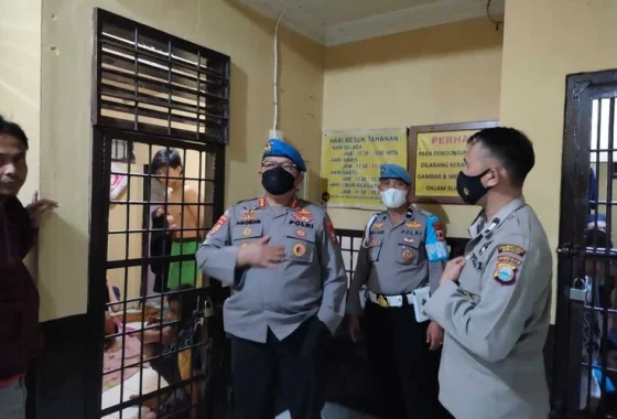 Viral Sejumlah Remaja Tidur di Teras THM, Polrestabes Medan Langsung Sidak – HARIAN MISTAR: Kronologi dan Tindakan Polisi