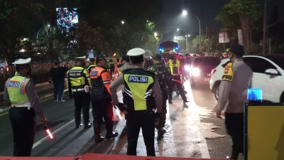 Viral ‘Selat Hormuz Sidokare’, Ini Pengakuan Lansia Tutup Jalan di Sidoarjo – detikNews
