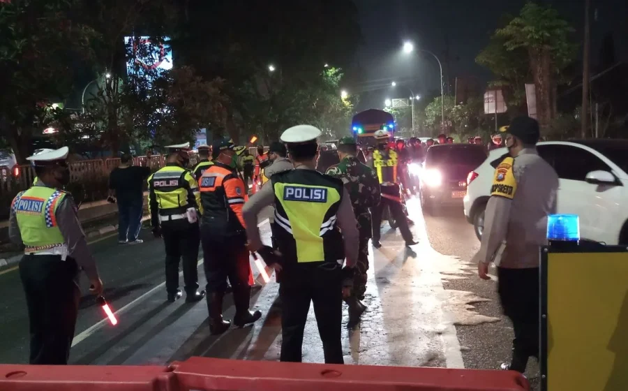 Viral ‘Selat Hormuz Sidokare’, Ini Pengakuan Lansia Tutup Jalan di Sidoarjo – detikNews