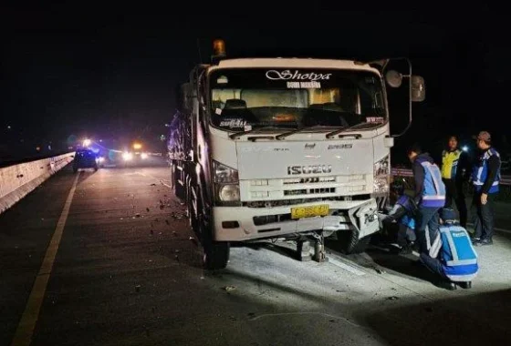 Viral Senggolan Mobil Innova dan Livina di Jalan Tol, Polisi Ungkap Kronologinya – tvOneNews