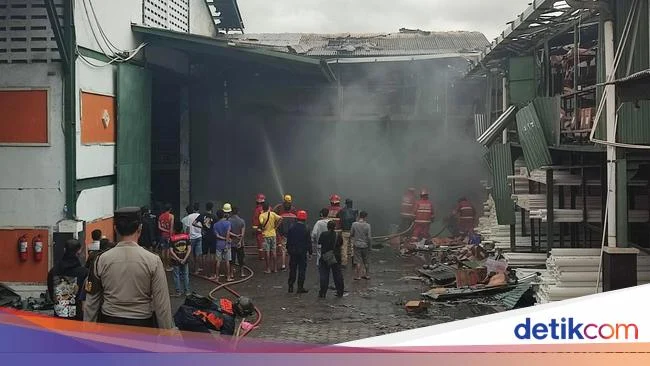Viral Tabung Gas Elpiji Meledak dan Terbakar di Sungai Penuh Jambi, 2 Orang Luka-Luka – iNews.ID: Update Lengkap