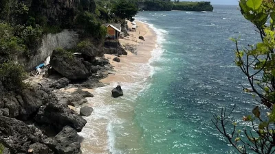 Viral Tebing Ikonik Pantai Balangan Ditutup, Imbas WNA Buat Aksi Berbahaya – NUSABALI.com