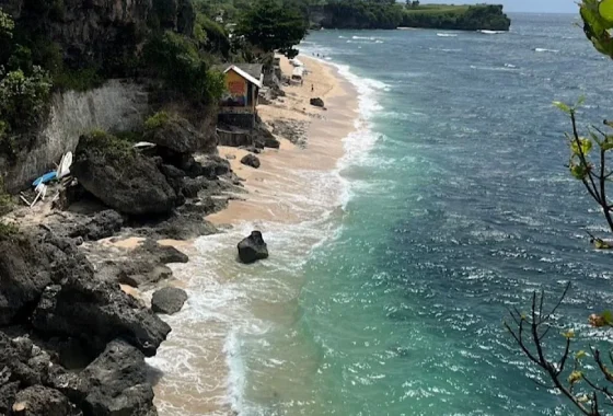 Viral Tebing Ikonik Pantai Balangan Ditutup, Imbas WNA Buat Aksi Berbahaya – NUSABALI.com