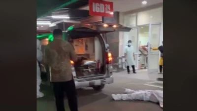 Viral! Terjebak Macet di Pancoran Jakarta, Sopir Ambulans Buka Jalan Sendiri Depan Aparat – Harapan Rakyat