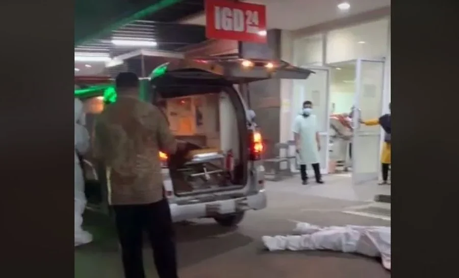 Viral! Terjebak Macet di Pancoran Jakarta, Sopir Ambulans Buka Jalan Sendiri Depan Aparat – Harapan Rakyat