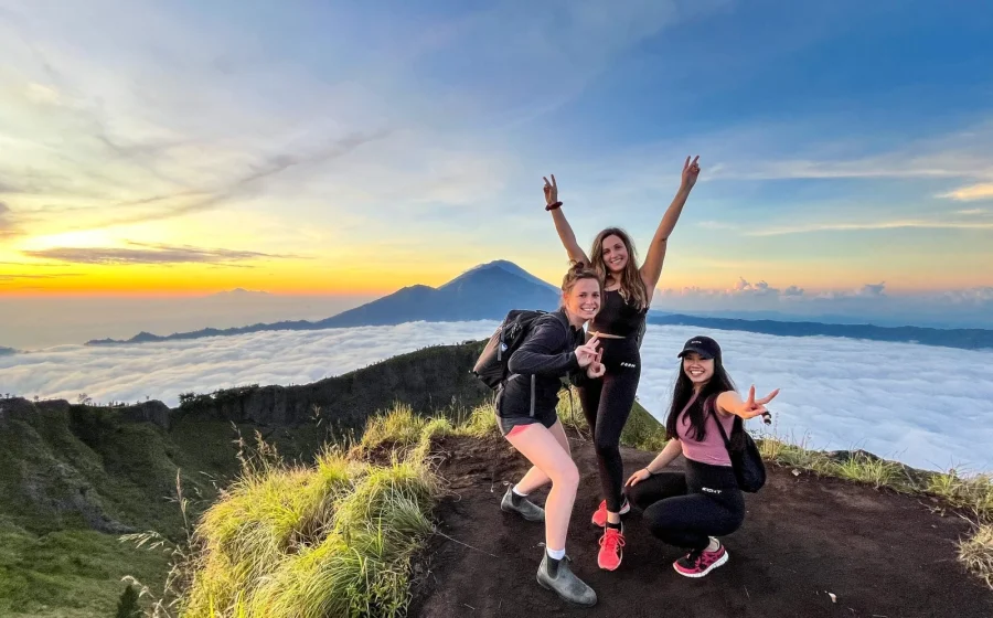 Viral Turis Asing Diduga Syuting Video Klip-Main DJ di Puncak Gunung Batur – detikTravel: Fakta dan Dampaknya