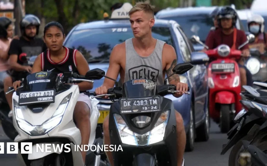 Viral Turis Rusia Dismack Down di Pinggir Jalan, Ini Alasannya – hasanah.id