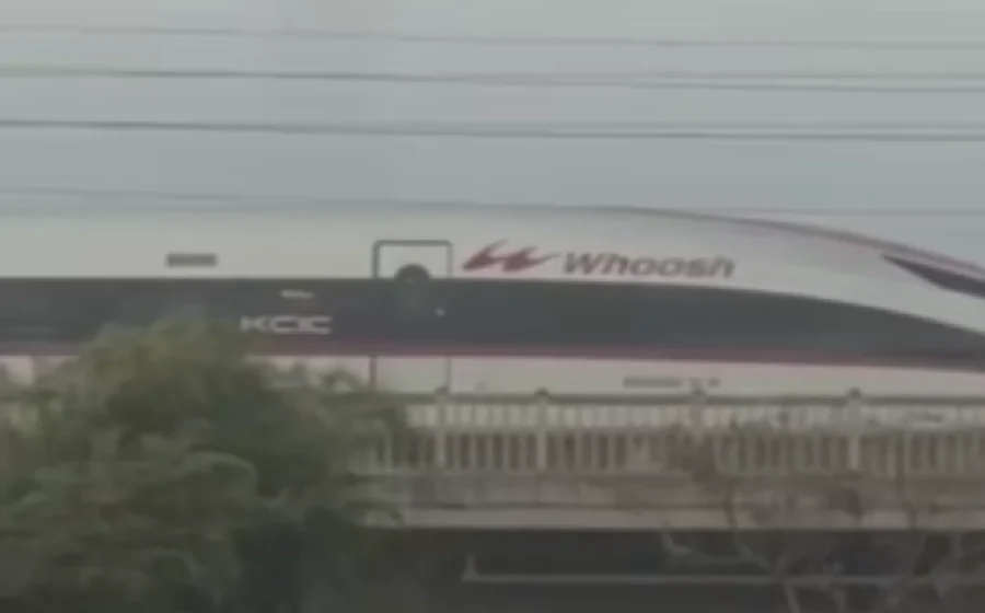 Viral Video Kereta Cepat Whoosh Berhenti di Kopo Bandung, KCIC Ungkap Penyebabnya – Jawa Pos: Penjelasan Lengkap