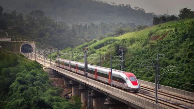 Viral Video Whoosh Berhenti Mendadak di Kopo, Ini Penjelasan KCIC – Katadata.co.id