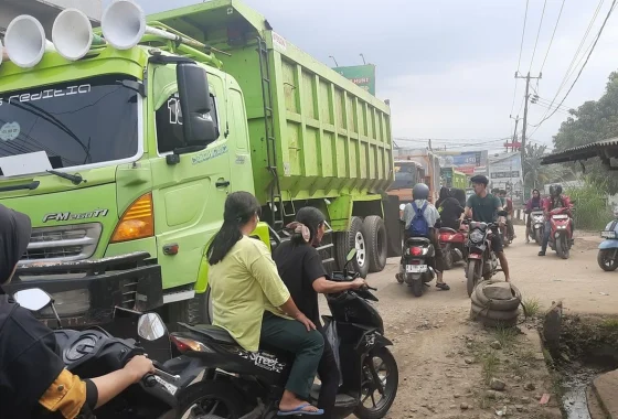 Viral Warga Ngadu ke Dedi Mulyadi Jalan Utama di Nanggung Bogor Rusak Parah, KDM Langsung Beri Jawaban – tvOneNews: Detail Terbaru